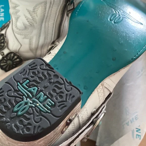 Lane Silver Mesa Bootie - white - Picture 9 of 10